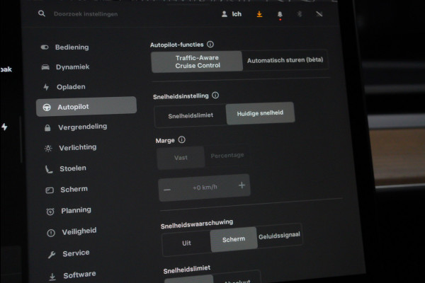 Tesla Model 3 RWD Autopilot ACC Stuurverwarm. PDC Leer Navi Panoramadak 360° Elektr. achterklep Stoelverwarming voor & achter Climate voor & achter LM velgen BTW auto! Nieuw!
