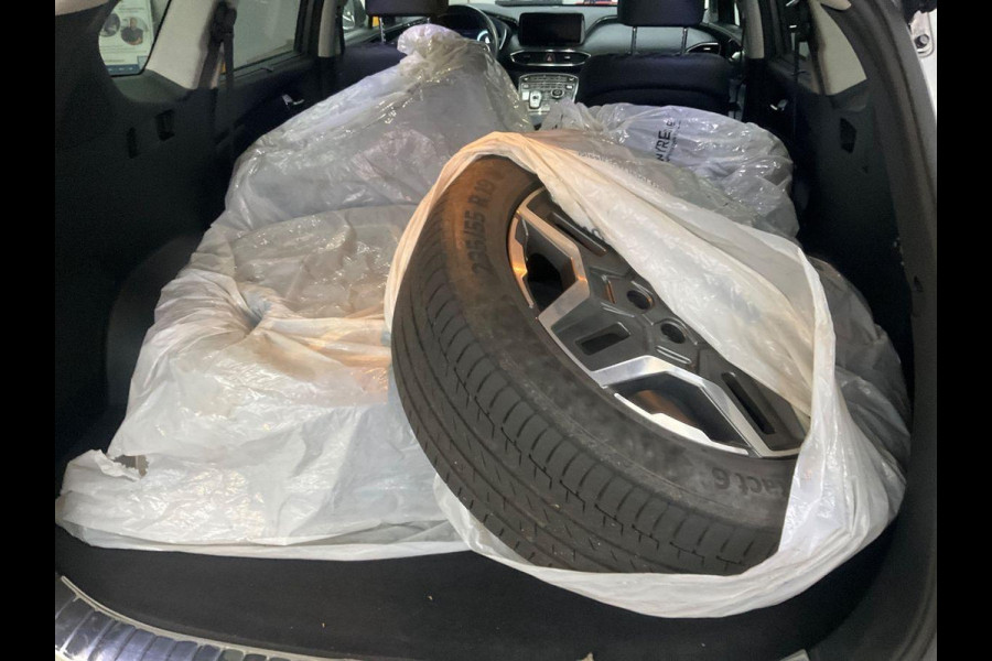 Hyundai Santa Fe 1.6 T-GDI PHEV Premium Plus Sky | Panoramadak | Trekhaak | 2 bandensets | Comfortstoelen voorin (inclusief ventilatie / stoelverwarming) | Bestuurdersstoel Met Geheugen | Adaptive cruise control | Camera