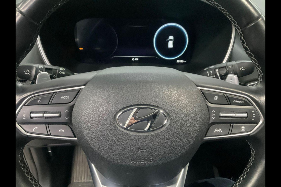 Hyundai Santa Fe 1.6 T-GDI PHEV Premium Plus Sky | Panoramadak | Trekhaak | 2 bandensets | Comfortstoelen voorin (inclusief ventilatie / stoelverwarming) | Bestuurdersstoel Met Geheugen | Adaptive cruise control | Camera