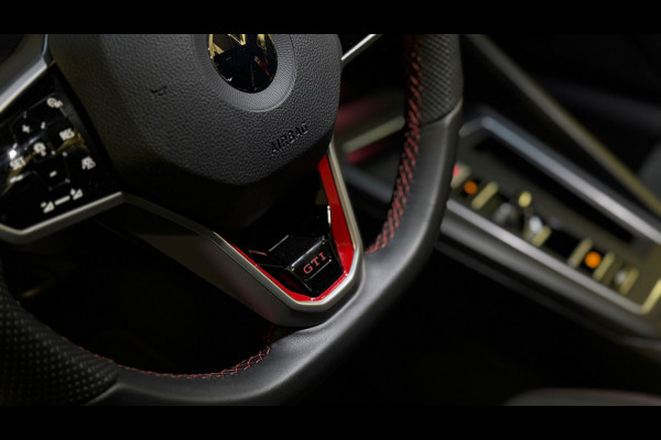 Volkswagen Golf 2.0 TSI GTI CLUBSPORT PANO|HUD|IQLIGHTS|BLINDSPOT|SFEERVERLICHTING|BOMVOL!