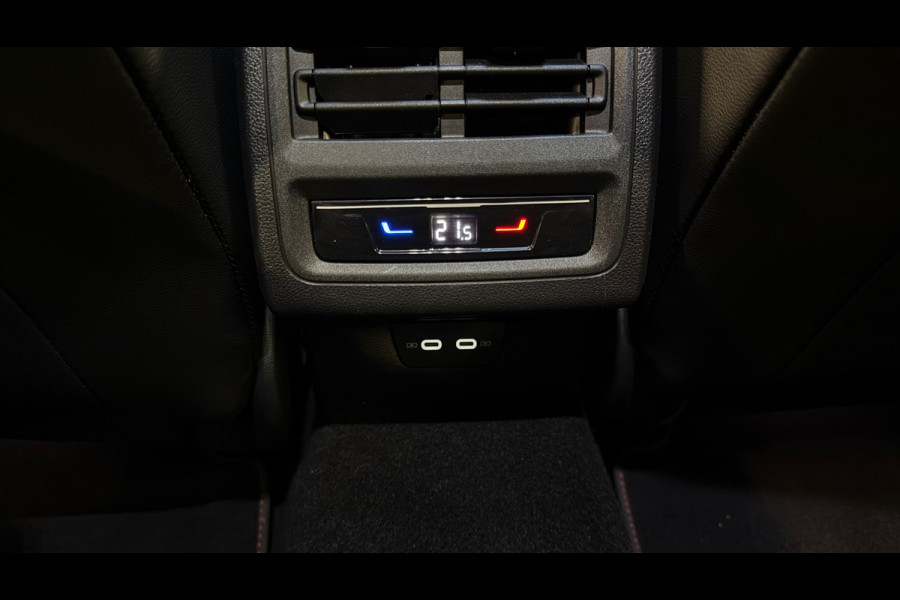 Volkswagen Golf 2.0 TSI GTI CLUBSPORT PANO|HUD|IQLIGHTS|BLINDSPOT|SFEERVERLICHTING|BOMVOL!