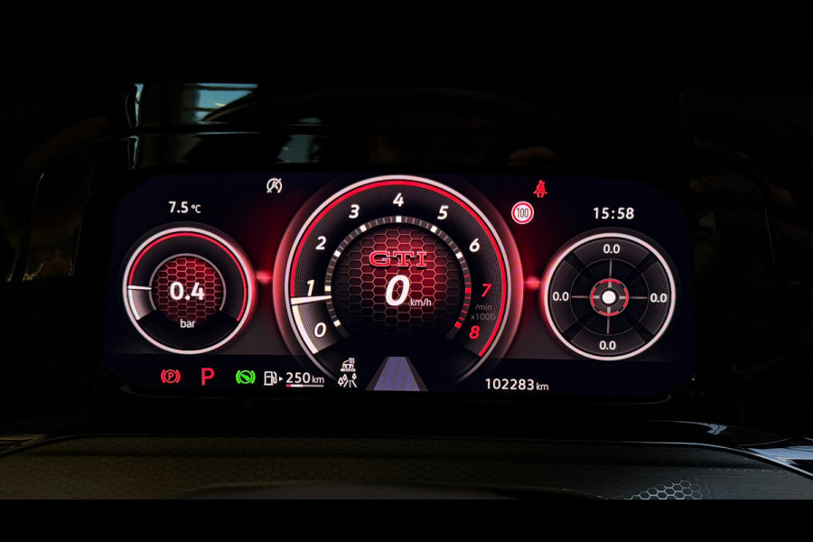 Volkswagen Golf 2.0 TSI GTI CLUBSPORT PANO|HUD|IQLIGHTS|BLINDSPOT|SFEERVERLICHTING|BOMVOL!