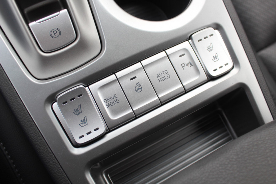 Hyundai Kona EV Premium 64 kWh / Camera / Leder / Head-up / 18'' / Navigatie / Stuur+Stoelverwarming / Keyless / KRELL Audio / DAB / ACC