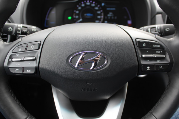 Hyundai Kona EV Premium 64 kWh / Camera / Leder / Head-up / 18'' / Navigatie / Stuur+Stoelverwarming / Keyless / KRELL Audio / DAB / ACC