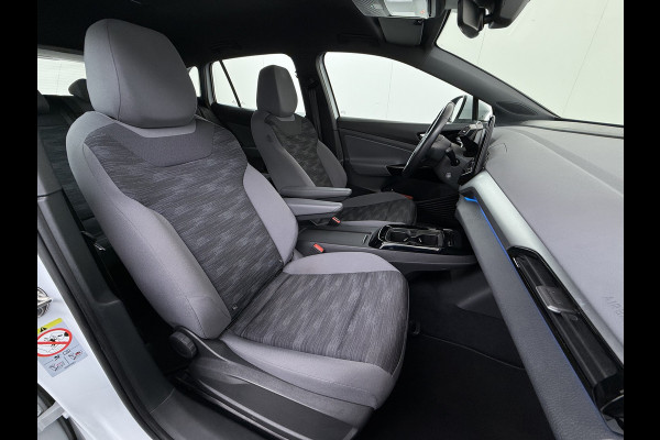 Volkswagen ID.4 Pro 77kWh SOH 95% Trekhaak 19" Adap.Cruise Apple Carplay Android Auto Navi Ecc Pdc Stoel+Stuurverwarming Lmv Led Comfort Pakket Bluetooth 1e Eigenaar Origineel Nederlandse Auto 1.000 KG trekvermogen