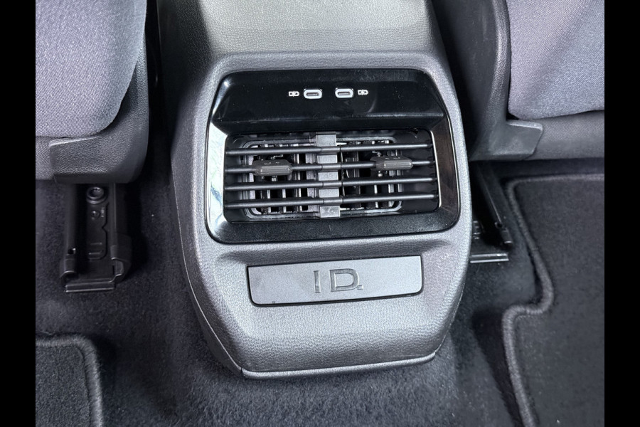 Volkswagen ID.4 Pro 77kWh SOH 95% Trekhaak 19" Adap.Cruise Apple Carplay Android Auto Navi Ecc Pdc Stoel+Stuurverwarming Lmv Led Comfort Pakket Bluetooth 1e Eigenaar Origineel Nederlandse Auto 1.000 KG trekvermogen