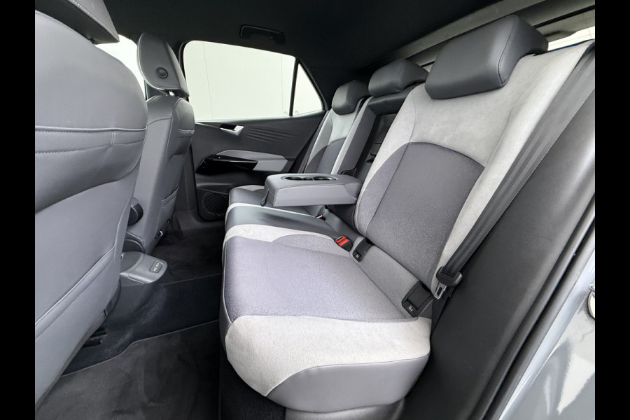Volkswagen ID.3 First Plus 58kWh Navi-Pro Adap.Cruise Camera Lmv 19" Ecc Apple Carplay Android Auto SOH 91% Stoel+Stuurverwarming Lmv Matrix led Privacy Glas Keyless Rijstrooksensor Origineel Nederlandse Auto