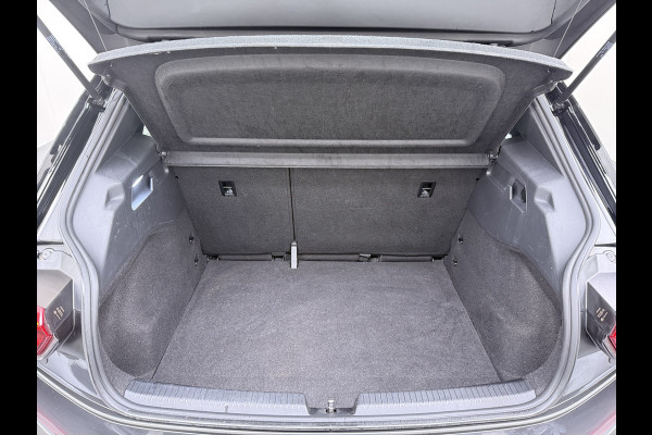 Volkswagen ID.3 Pro 58kWh Apple Carplay Android Adap.Cruise App-Connect SOH 92% Navi Ecc Pdc-a+v Voorklimatisering Stoelverwarming Bordherkenning Lane-Assist Lmv Led Rijstrooksensor Origineel Nederlandse Auto 1e eigenaar