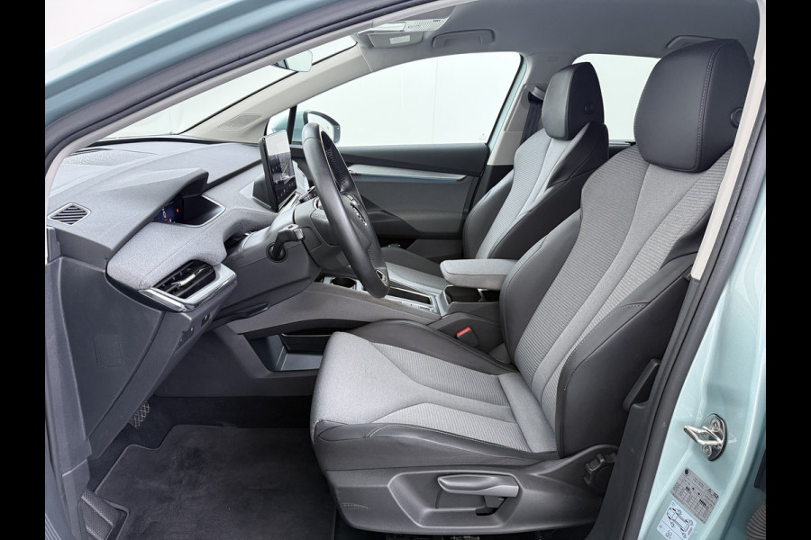 Škoda ENYAQ iV Warmtepomp Trekhaak 21"LM Apple Carplay Android 1/2 Leer Navi Ecc Camera Cruise Control SOH 93% Comfort-pakket  Privacy Glas Keyless advanced Climate-pakket Parkeer pakket 180pk iv60 1e Eigenaar Origineel Nederlandse Auto Zeer Compleet! 1.000kg trekvermogen € 48.500 nieuw