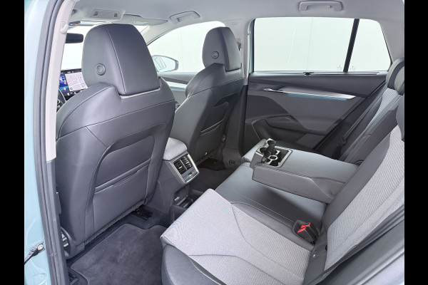 Škoda ENYAQ iV Warmtepomp Trekhaak 21"LM Apple Carplay Android 1/2 Leer Navi Ecc Camera Cruise Control SOH 93% Comfort-pakket  Privacy Glas Keyless advanced Climate-pakket Parkeer pakket 180pk iv60 1e Eigenaar Origineel Nederlandse Auto Zeer Compleet! 1.000kg trekvermogen € 48.500 nieuw