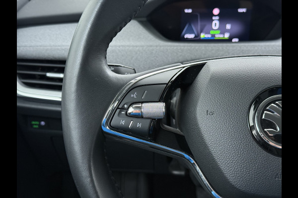 Škoda ENYAQ iV Warmtepomp Trekhaak 21"LM Apple Carplay Android 1/2 Leer Navi Ecc Camera Cruise Control SOH 93% Comfort-pakket  Privacy Glas Keyless advanced Climate-pakket Parkeer pakket 180pk iv60 1e Eigenaar Origineel Nederlandse Auto Zeer Compleet! 1.000kg trekvermogen € 48.500 nieuw