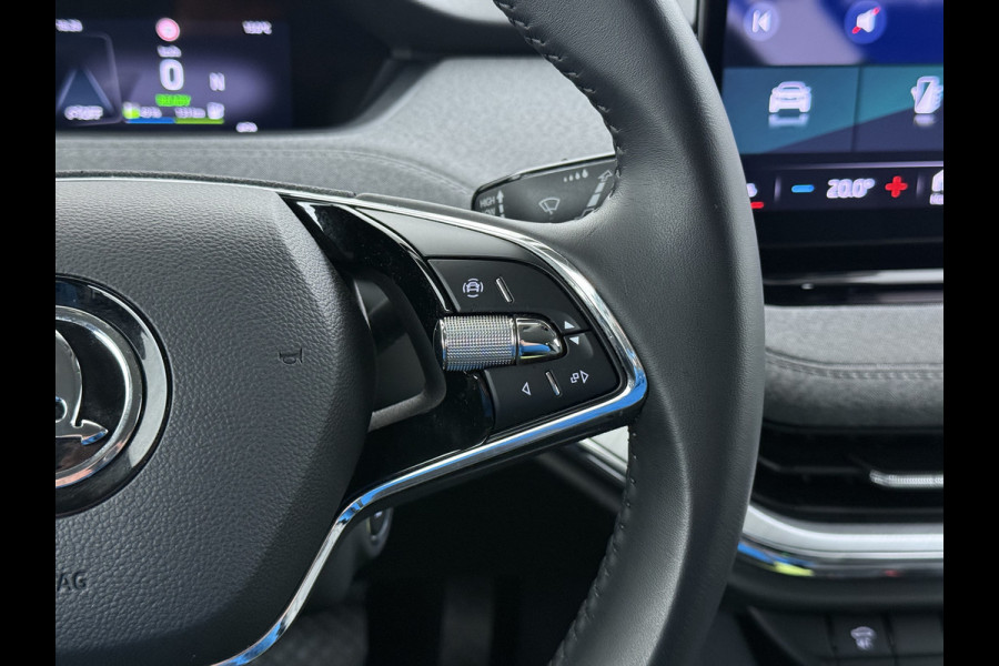 Škoda ENYAQ iV Warmtepomp Trekhaak 21"LM Apple Carplay Android 1/2 Leer Navi Ecc Camera Cruise Control SOH 93% Comfort-pakket  Privacy Glas Keyless advanced Climate-pakket Parkeer pakket 180pk iv60 1e Eigenaar Origineel Nederlandse Auto Zeer Compleet! 1.000kg trekvermogen € 48.500 nieuw