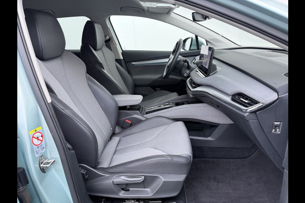 Škoda ENYAQ iV Warmtepomp Trekhaak 21"LM Apple Carplay Android 1/2 Leer Navi Ecc Camera Cruise Control SOH 93% Comfort-pakket  Privacy Glas Keyless advanced Climate-pakket Parkeer pakket 180pk iv60 1e Eigenaar Origineel Nederlandse Auto Zeer Compleet! 1.000kg trekvermogen € 48.500 nieuw