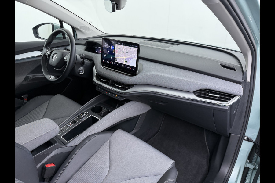 Škoda ENYAQ iV Warmtepomp Trekhaak 21"LM Apple Carplay Android 1/2 Leer Navi Ecc Camera Cruise Control SOH 93% Comfort-pakket  Privacy Glas Keyless advanced Climate-pakket Parkeer pakket 180pk iv60 1e Eigenaar Origineel Nederlandse Auto Zeer Compleet! 1.000kg trekvermogen € 48.500 nieuw