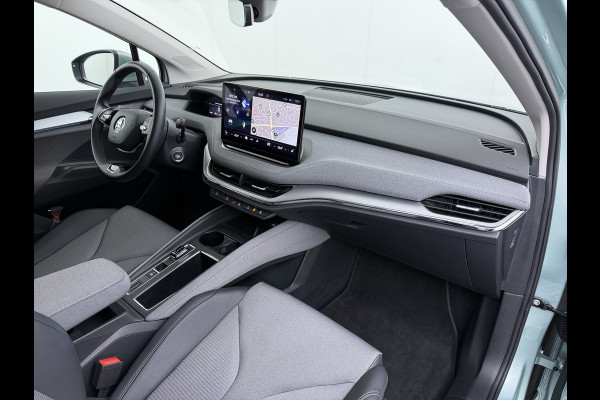 Škoda ENYAQ iV Warmtepomp Trekhaak 21"LM Apple Carplay Android 1/2 Leer Navi Ecc Camera Cruise Control SOH 93% Comfort-pakket  Privacy Glas Keyless advanced Climate-pakket Parkeer pakket 180pk iv60 1e Eigenaar Origineel Nederlandse Auto Zeer Compleet! 1.000kg trekvermogen € 48.500 nieuw