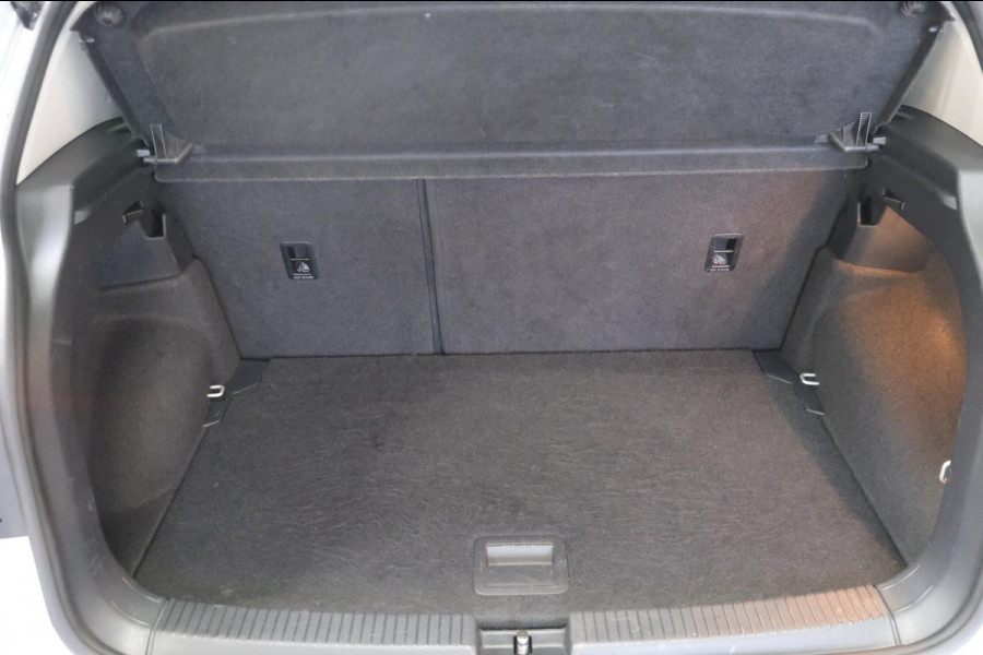 Volkswagen T-Cross 1.0 TSI Style Automaat > Virtual display < N.A.P. Airco, Cruise, Navi, Camera, PDC, Stoelverwarming.