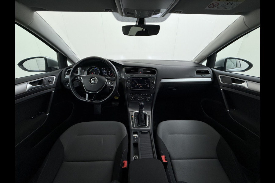 Volkswagen e-Golf AUT Navi Ecc Climatronic Stoelverwarming Cruise Control Pdc Lmv Led Privacy Glas Regen-Lichtsensor Bluetooth Isofix SOH 85%