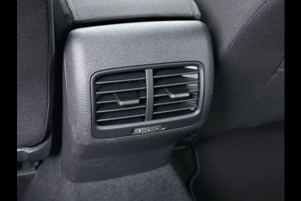 Volkswagen e-Golf AUT Navi Ecc Climatronic Stoelverwarming Cruise Control Pdc Lmv Led Privacy Glas Regen-Lichtsensor Bluetooth Isofix SOH 85%