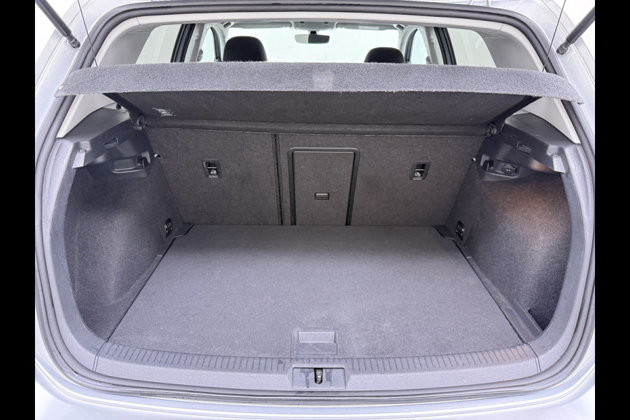 Volkswagen e-Golf AUT Navi Ecc Climatronic Stoelverwarming Cruise Control Pdc Lmv Led Privacy Glas Regen-Lichtsensor Bluetooth Isofix SOH 85%