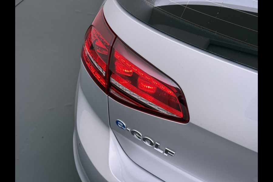 Volkswagen e-Golf AUT Navi Ecc Climatronic Stoelverwarming Cruise Control Pdc Lmv Led Privacy Glas Regen-Lichtsensor Bluetooth Isofix SOH 85%