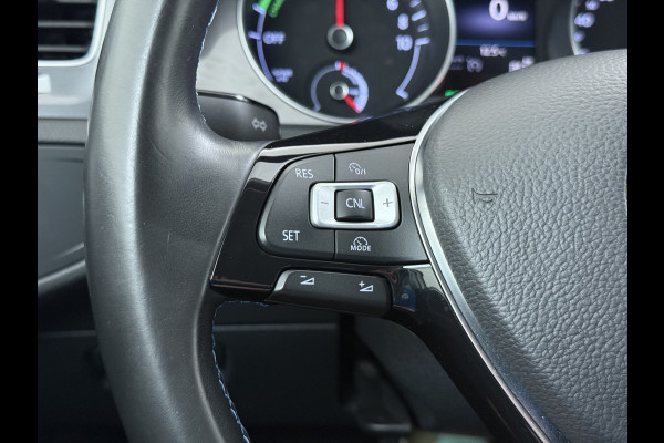 Volkswagen e-Golf AUT Navi Ecc Climatronic Stoelverwarming Cruise Control Pdc Lmv Led Privacy Glas Regen-Lichtsensor Bluetooth Isofix SOH 85%