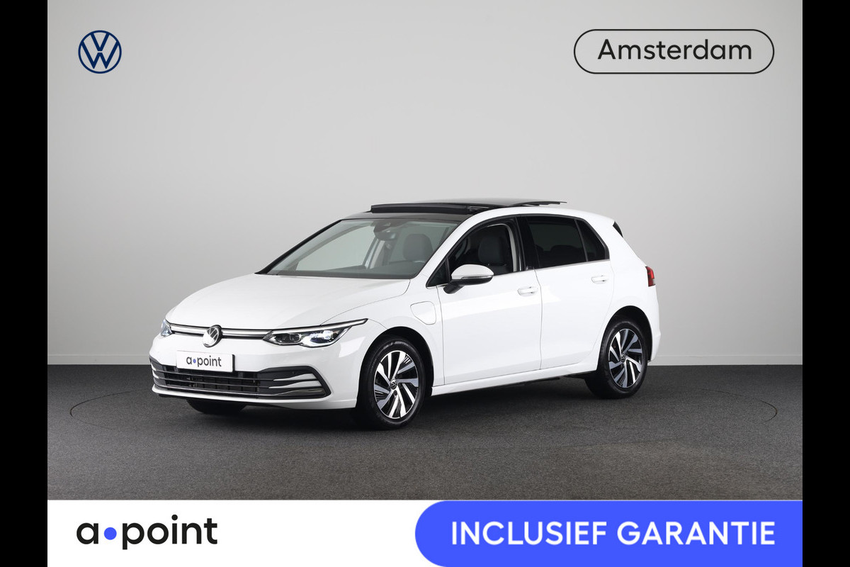 Volkswagen Golf 1.4 eHybrid Style 204 pk Automaat (DSG) | Navigatie | Panoramadak | Parkeersensoren | Adaptieve cruise control | Stoelverwarming |