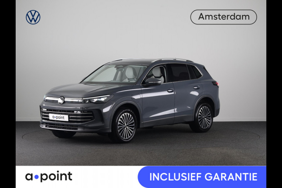 Volkswagen Tiguan 1.5 eHybrid Elegance 204 pk Automaat (DSG) | Verlengde garantie | Navigatie | Trekhaak (wegklapbaar) | Parkeersensoren (Park assist) | Rondomzicht camera | Stoelverwarming |