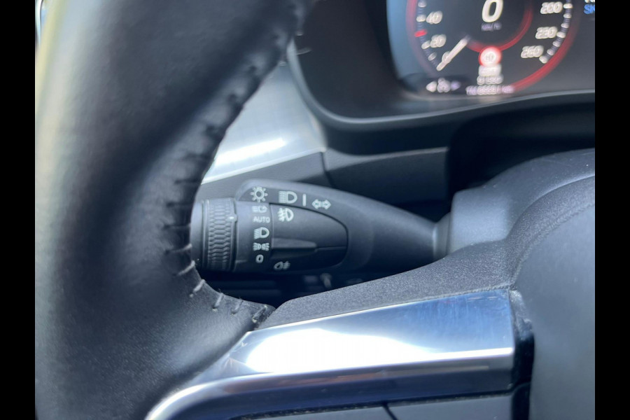 Volvo XC40 1.5 T5 Recharge Inscription | Pano | Leder | Blindspot | Elektr Achterklep | Full LED | (occasion)