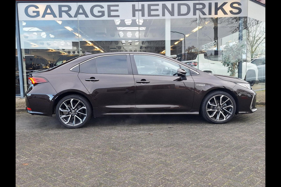 Toyota Corolla 1.8 Hybrid Executive Sedan | Trekhaak | Blindspot | Adaptive CC | Leder-Stof | Occasion