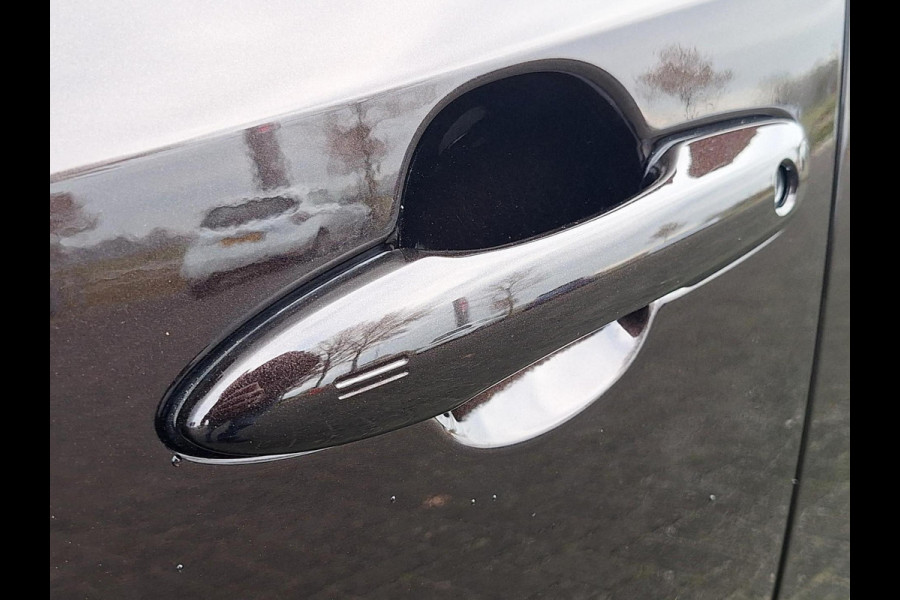 Toyota Corolla 1.8 Hybrid Executive Sedan | Trekhaak | Blindspot | Adaptive CC | Leder-Stof | Occasion