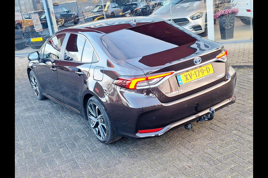 Toyota Corolla 1.8 Hybrid Executive Sedan | Trekhaak | Blindspot | Adaptive CC | Leder-Stof | Occasion