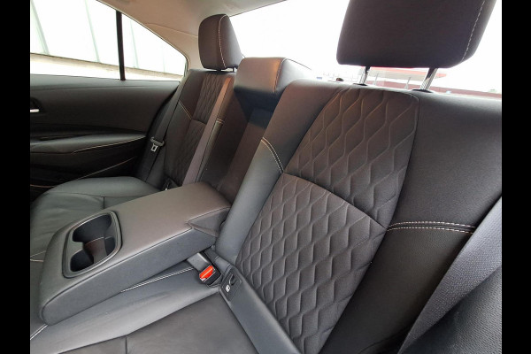 Toyota Corolla 1.8 Hybrid Executive Sedan | Trekhaak | Blindspot | Adaptive CC | Leder-Stof | Occasion