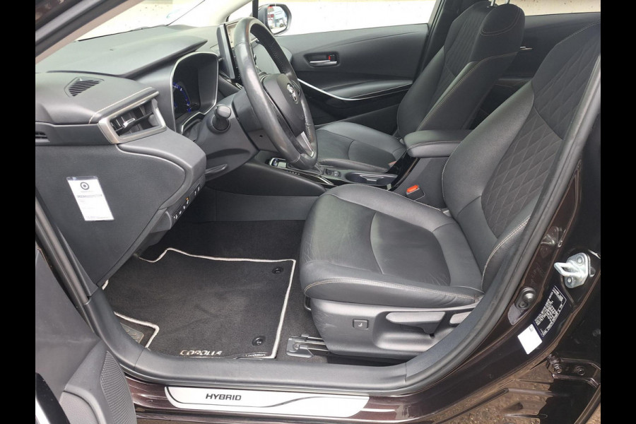 Toyota Corolla 1.8 Hybrid Executive Sedan | Trekhaak | Blindspot | Adaptive CC | Leder-Stof | Occasion