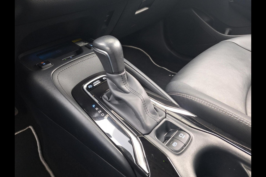 Toyota Corolla 1.8 Hybrid Executive Sedan | Trekhaak | Blindspot | Adaptive CC | Leder-Stof | Occasion