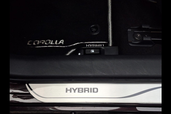 Toyota Corolla 1.8 Hybrid Executive Sedan | Trekhaak | Blindspot | Adaptive CC | Leder-Stof | Occasion