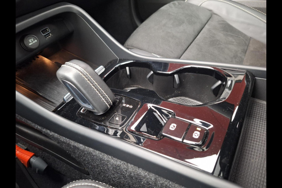Volvo XC40 1.5 T5 Recharge R-Design | Pano | Two Tone | Trekhaak elektr | Alcantara R | occasion