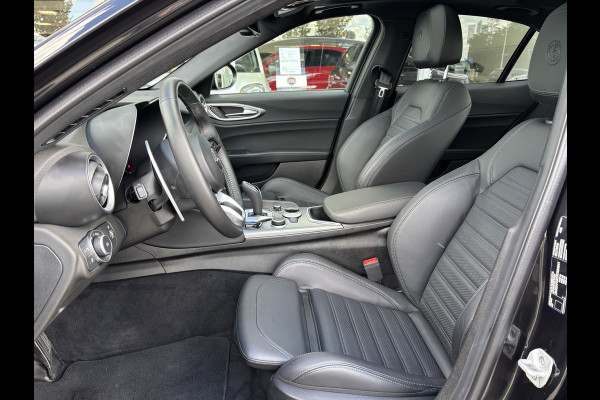 Alfa Romeo Giulia 2.0T 280 AWD Veloce | 19" Velgen | Panoramadak | Adas 2 | Carplay en Android Let op auto niet altijd aanwezig