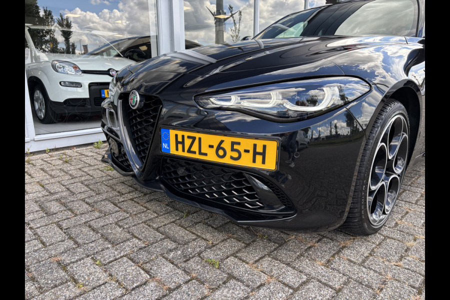 Alfa Romeo Giulia 2.0T 280 AWD Veloce | 19" Velgen | Panoramadak | Adas 2 | Carplay en Android Let op auto niet altijd aanwezig