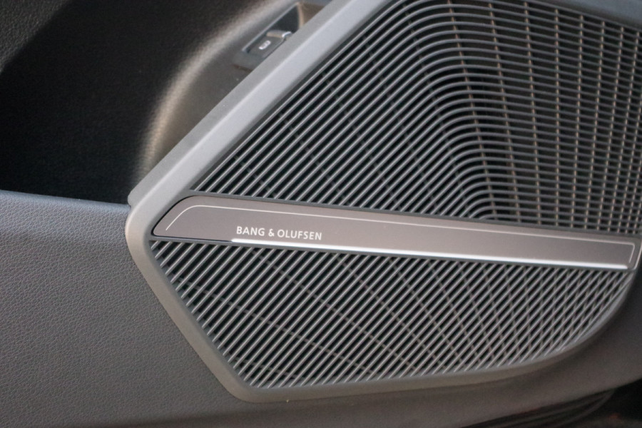 Audi Q5 55 TFSI e 367 PK S-Line Edition Competition PHEV, Trekhaak, Luchtvering, Panoramadak