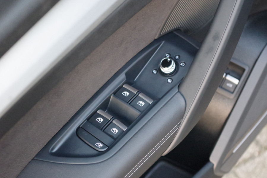 Audi Q5 55 TFSI e 367 PK S-Line Edition Competition PHEV, Trekhaak, Luchtvering, Panoramadak