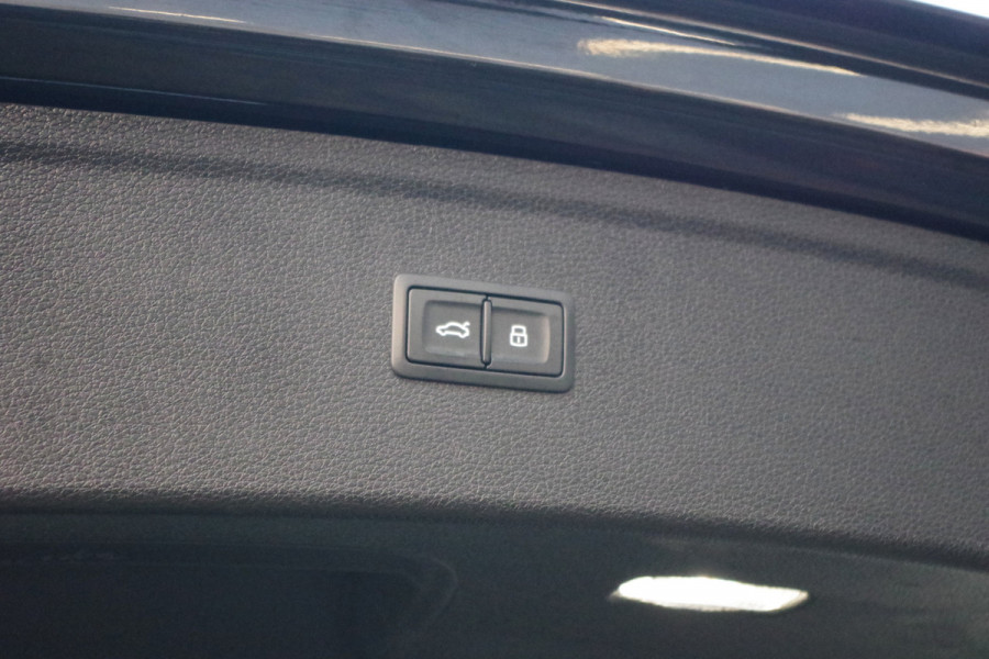 Audi Q5 55 TFSI e 367 PK S-Line Edition Competition PHEV, Trekhaak, Luchtvering, Panoramadak