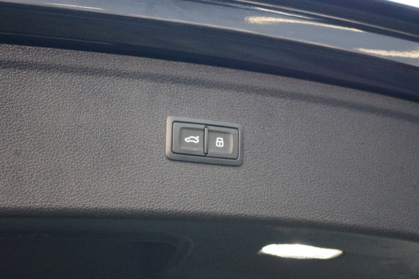 Audi Q5 55 TFSI e 367 PK S-Line Edition Competition PHEV, Trekhaak, Luchtvering, Panoramadak