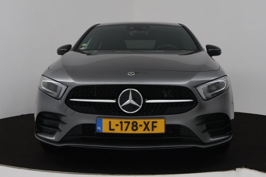 Mercedes-Benz A-Klasse 250 e Business Solution AMG Limited (PANORAMADAK, SFEERVERLICHTING, STOELVERWARMING, ACHTERUITRIJCAMERA)
