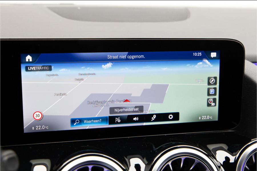 Mercedes-Benz GLA 180 AMG Nightpack, Widescreen, Distronic, Sfeerverlichting 2023