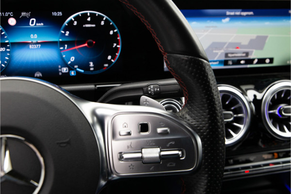 Mercedes-Benz GLA 180 AMG Nightpack, Widescreen, Distronic, Sfeerverlichting 2023