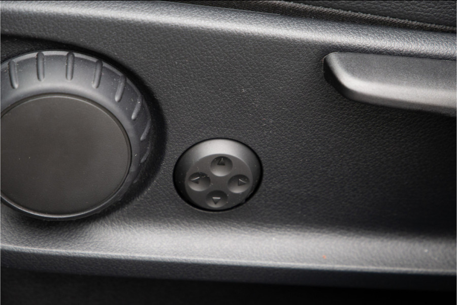 Mercedes-Benz GLA 180 AMG Nightpack, Widescreen, Distronic, Sfeerverlichting 2023