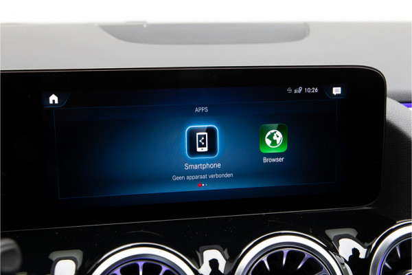 Mercedes-Benz GLA 180 AMG Nightpack, Widescreen, Distronic, Sfeerverlichting 2023