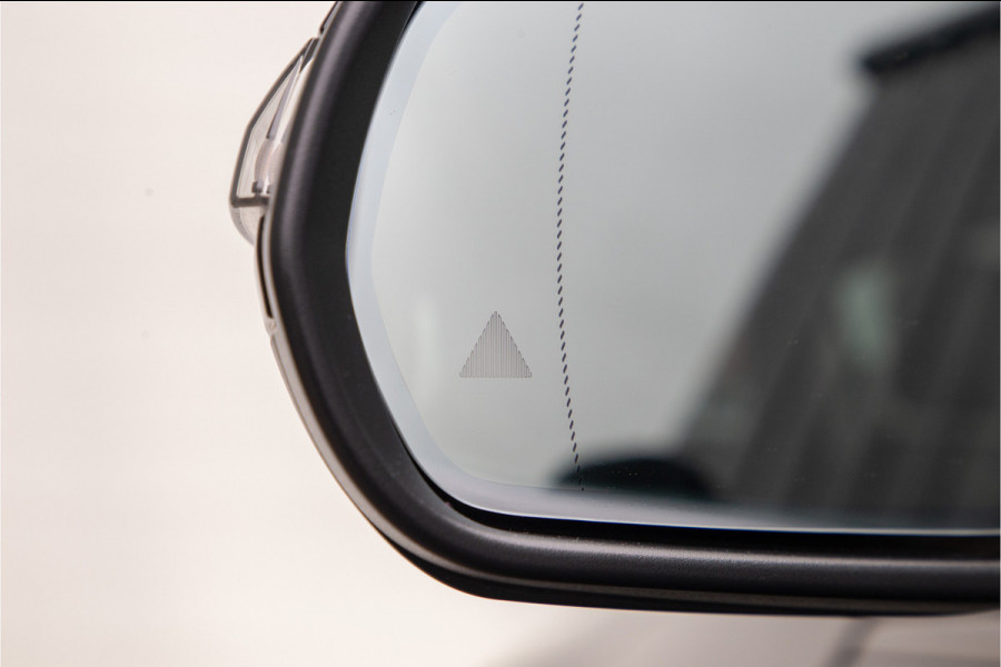 Mercedes-Benz GLA 180 AMG Nightpack, Widescreen, Distronic, Sfeerverlichting 2023