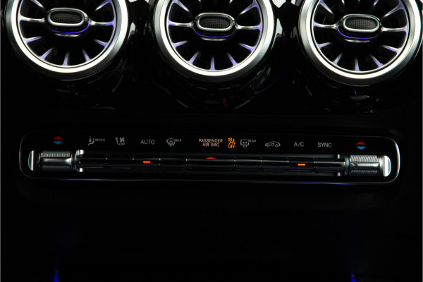 Mercedes-Benz GLA 180 AMG Nightpack, Widescreen, Distronic, Sfeerverlichting 2023