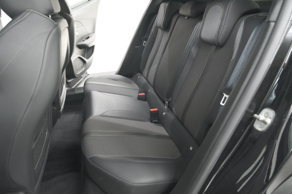 Peugeot 2008 PureTech 130 GT-Line | Camera | Adaptieve Cruise Control | Allseason Banden | Navigatie